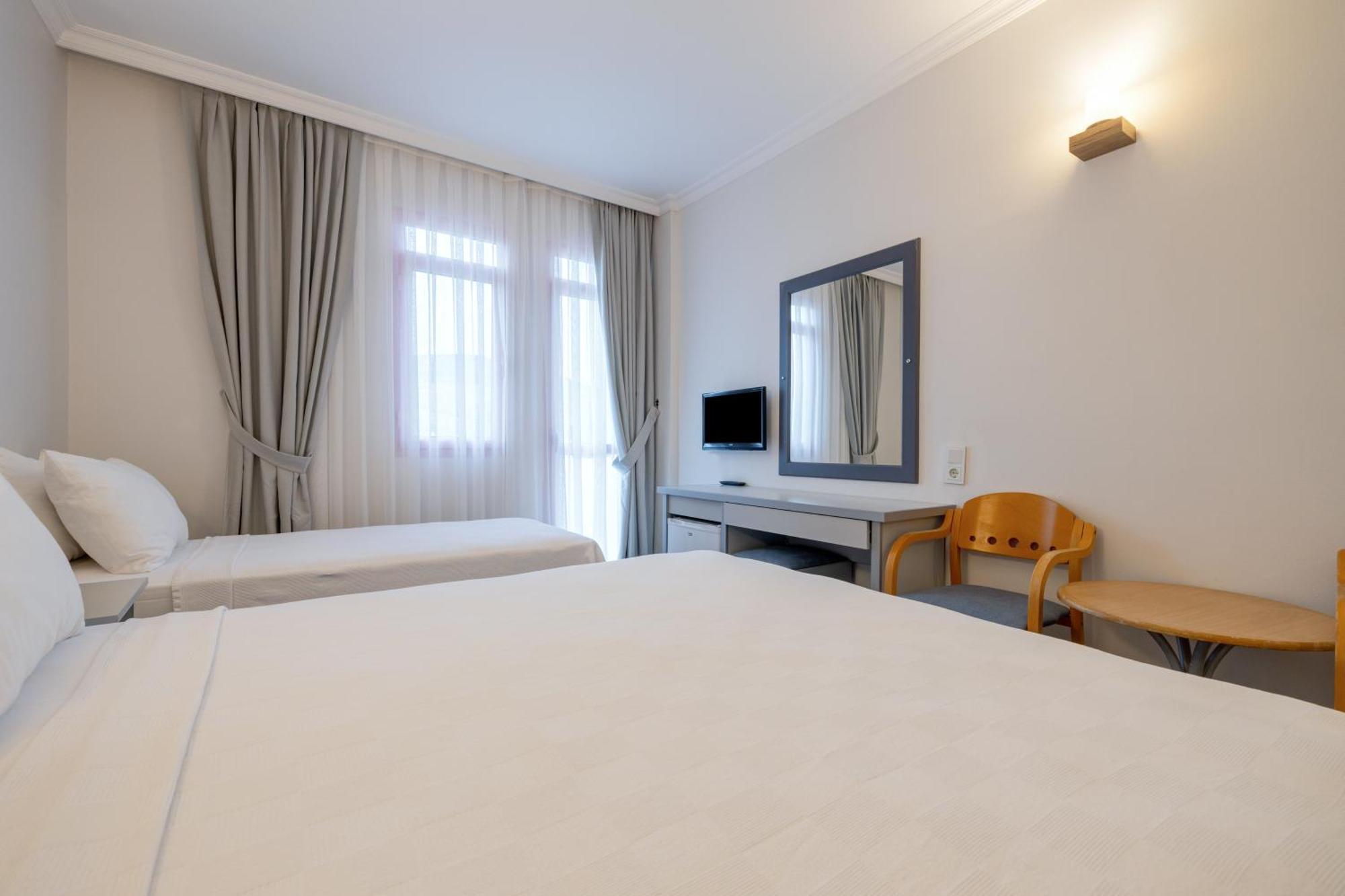 Hanedan Beach Hotel Foça Extérieur photo