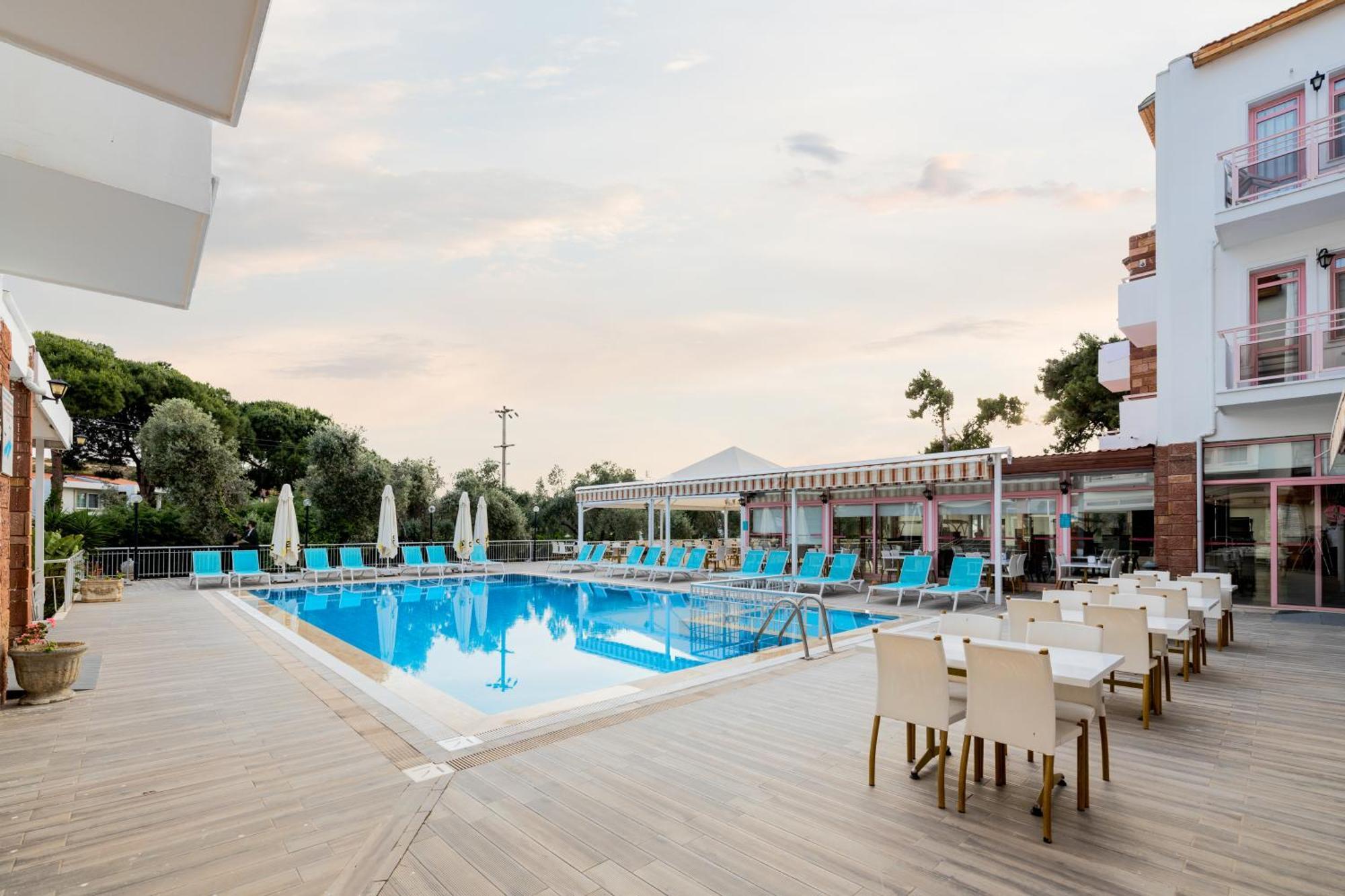 Hanedan Beach Hotel Foça Extérieur photo