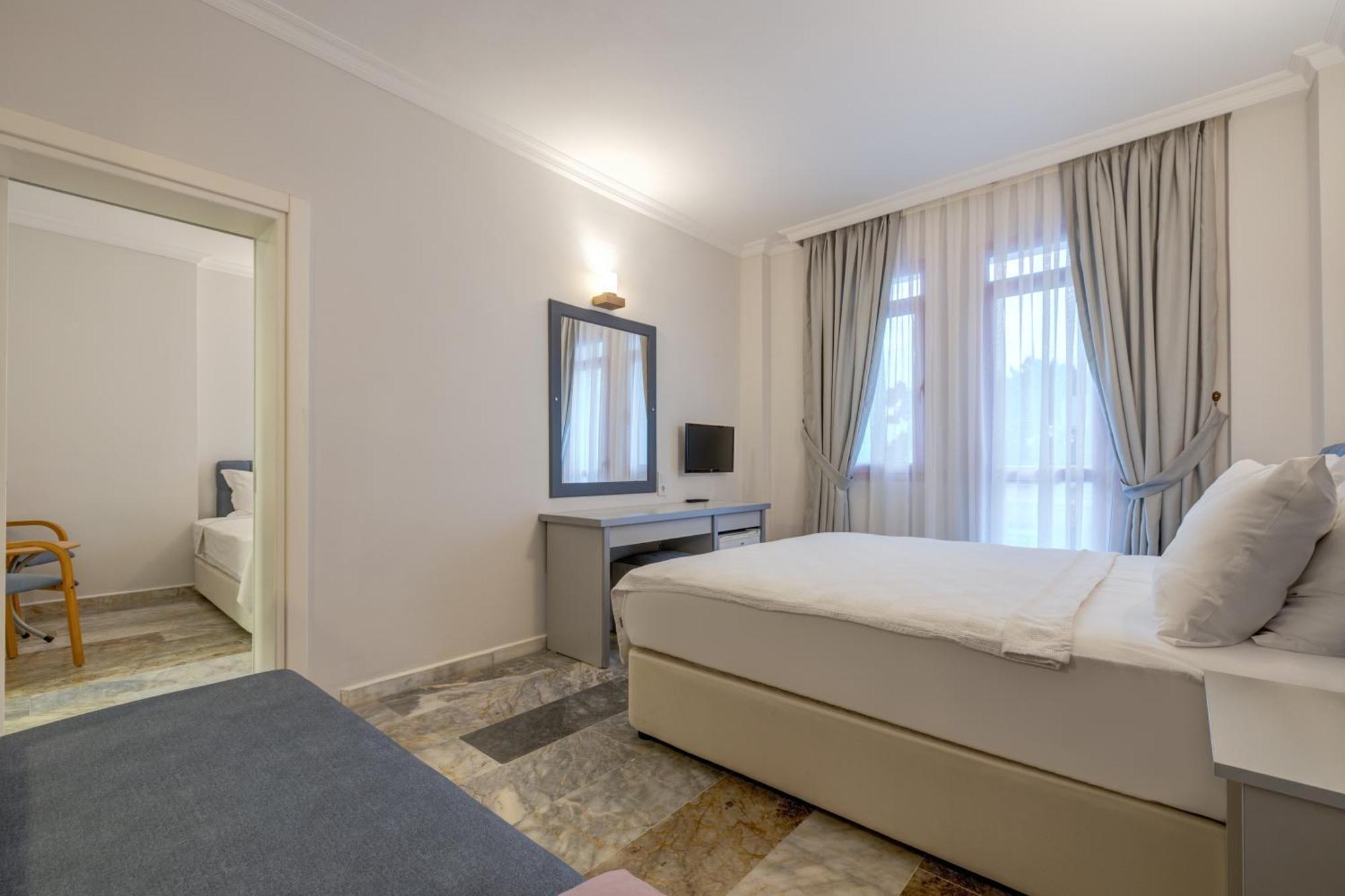 Hanedan Beach Hotel Foça Extérieur photo