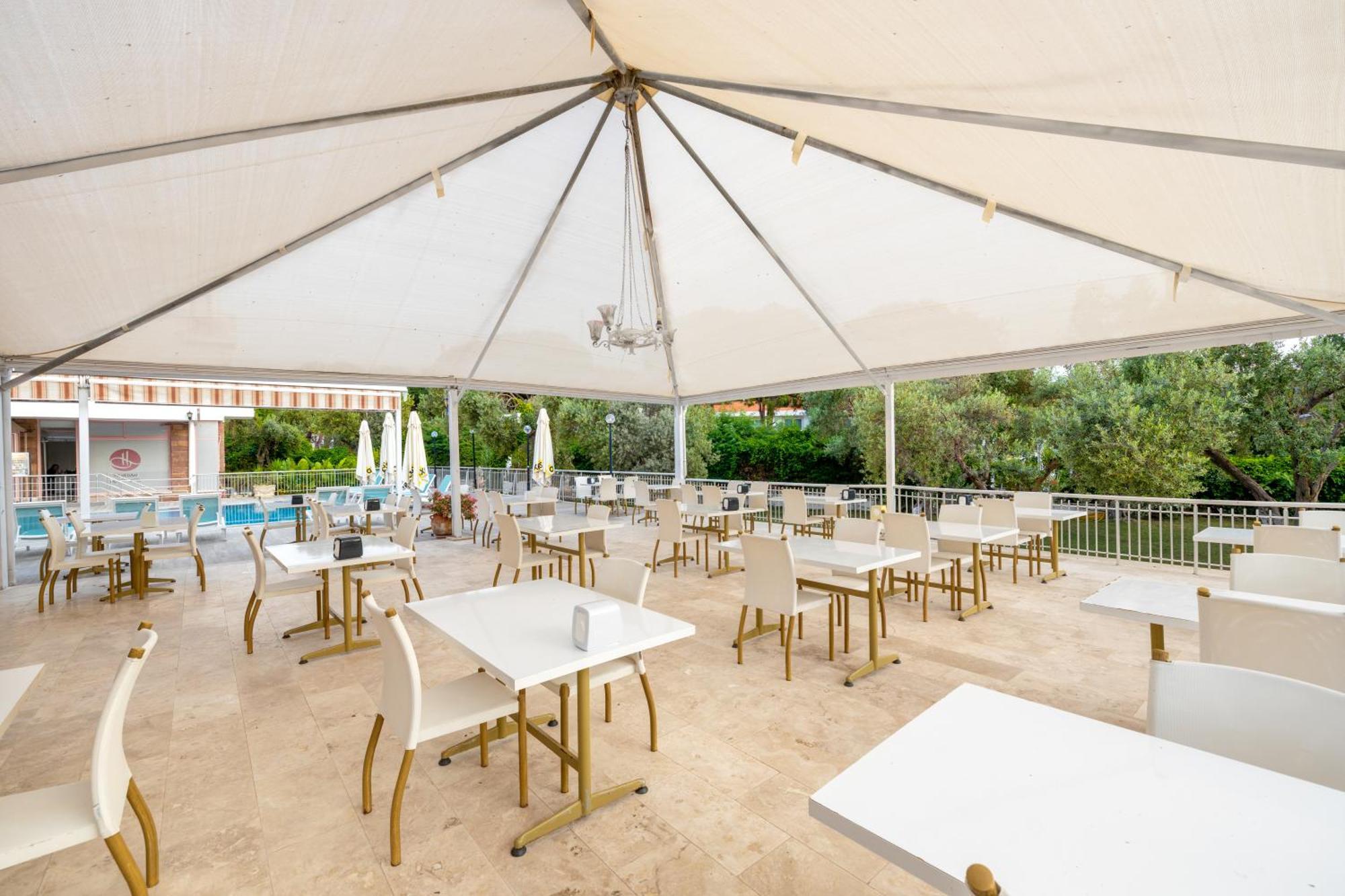 Hanedan Beach Hotel Foça Extérieur photo
