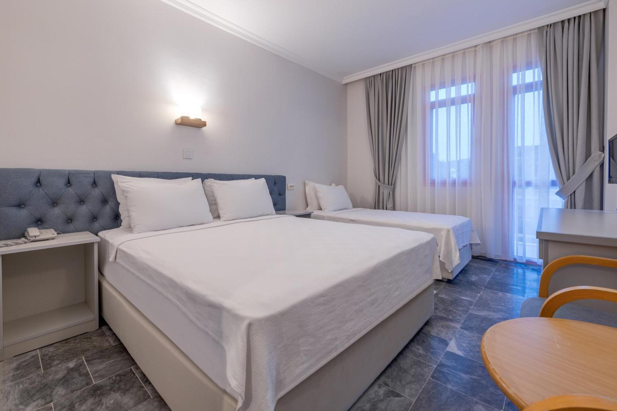 Hanedan Beach Hotel Foça Extérieur photo